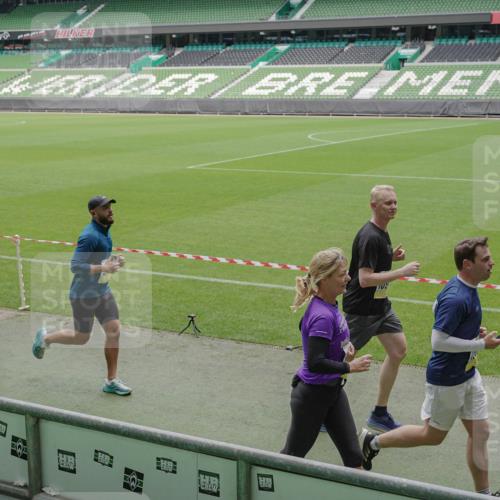 05.10.2025 - 20. swb-Marathon Bremen Michael Burmester http://msf.ph/oto/9233278 05.10.2025 10:31:20 Laufen im Stadion 7251, 9004, 9172, 9196, 9214, 9230, 9252, 9263, 9267, 9277, 9287, 9333, 9337, 9399, 9416, 9425, 9431, 9449, 9457, 9506, 9584, 9645, 9676, 9683, 9708, 9715, 9742, 9787, 9791, 9852, 9894, 9903, 9934, 10014, 10016, 10020, 10066, 10163, 10199, 10222, 10240, 10251, 10279, 10317, 10321, 10356, 10378, 10380, 10438, 10449, 10479, 10514, 10537, 10543, 10556, 10609, 10636, 10638, 10655, 10668, 10669, 10698, 10719, 10743, 7733, 9209, 9230, 9251, 9906 meine-sportfotos.de