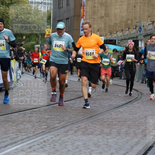 05.10.2025 - 20. swb-Marathon Bremen Strokosch-Dieckow http://msf.ph/oto/9233281 05.10.2025 10:53:34 Ziel 9238, 9461, 9464, 9569, 10310, 10642, 10925, 11046, 11246 meine-sportfotos.de