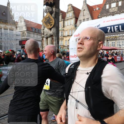 05.10.2025 - 20. swb-Marathon Bremen Yannick Fuchs http://msf.ph/oto/9233302 05.10.2025 11:03:35 Ziel 7776, 9224, 9225, 9308, 9498, 9850, 10446, 10963, 10995, 11103, 11124, 11150, 11236, 11502 meine-sportfotos.de
