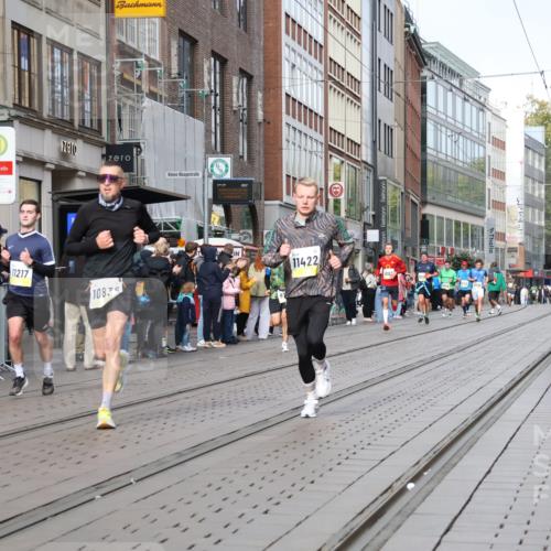 05.10.2025 - 20. swb-Marathon Bremen Strokosch-Dieckow http://msf.ph/oto/9233335 05.10.2025 10:42:00 Ziel 8187, 9364, 9504, 9700, 9775, 10208, 10375, 10838, 11217, 11230, 11422, 11725, 8187, 9364, 9504, 9700, 9775, 10208, 10375, 10838, 11217, 11230, 11422, 11725 meine-sportfotos.de