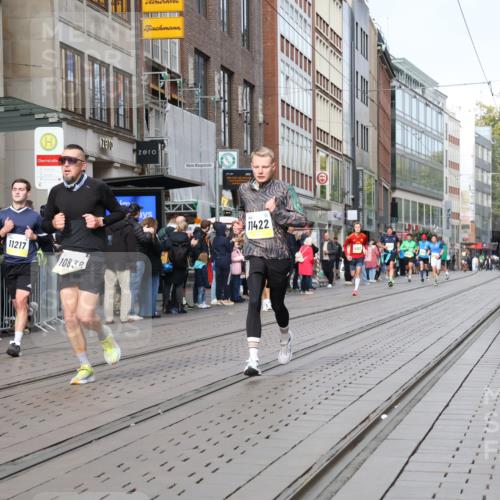05.10.2025 - 20. swb-Marathon Bremen Strokosch-Dieckow http://msf.ph/oto/9233346 05.10.2025 10:42:01 Ziel 8187, 9364, 9504, 9700, 9775, 10208, 10375, 10838, 11217, 11230, 11422, 11725, 8187, 9364, 9504, 9700, 9775, 10208, 10375, 10838, 11217, 11230, 11422, 11725 meine-sportfotos.de