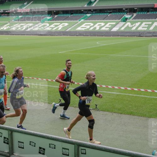 05.10.2025 - 20. swb-Marathon Bremen Michael Burmester http://msf.ph/oto/9233351 05.10.2025 10:31:22 Laufen im Stadion 7251, 9004, 9172, 9196, 9214, 9252, 9256, 9263, 9267, 9277, 9287, 9333, 9337, 9399, 9416, 9425, 9431, 9449, 9457, 9506, 9581, 9584, 9645, 9676, 9683, 9708, 9715, 9742, 9787, 9791, 9852, 9894, 9903, 9934, 10014, 10016, 10020, 10029, 10066, 10163, 10199, 10222, 10240, 10251, 10279, 10317, 10321, 10335, 10356, 10378, 10380, 10438, 10449, 10479, 10514, 10537, 10543, 10556, 10609, 10636, 10638, 10655, 10668, 10669, 10698, 10719, 10743, 7733, 9209, 9230, 9251, 9906 meine-sportfotos.de