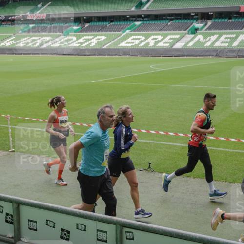 05.10.2025 - 20. swb-Marathon Bremen Michael Burmester http://msf.ph/oto/9233369 05.10.2025 10:31:22 Laufen im Stadion 7251, 9004, 9172, 9196, 9214, 9252, 9256, 9263, 9267, 9277, 9287, 9333, 9337, 9399, 9416, 9425, 9431, 9449, 9457, 9506, 9581, 9584, 9645, 9676, 9683, 9708, 9715, 9742, 9787, 9791, 9852, 9894, 9903, 9934, 10014, 10016, 10020, 10029, 10066, 10163, 10199, 10222, 10240, 10251, 10279, 10317, 10321, 10335, 10356, 10378, 10380, 10438, 10449, 10479, 10514, 10537, 10543, 10556, 10609, 10636, 10638, 10655, 10668, 10669, 10698, 10719, 10743, 7733, 9209, 9230, 9251, 9906 meine-sportfotos.de