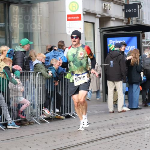 05.10.2025 - 20. swb-Marathon Bremen Strokosch-Dieckow http://msf.ph/oto/9233374 05.10.2025 10:42:04 Ziel 8187, 9364, 9700, 9775, 10208, 10375, 10838, 11217, 11230, 11422, 11725, 8187, 9364, 9700, 9775, 10208, 10375, 10838, 11217, 11230, 11422, 11725 meine-sportfotos.de