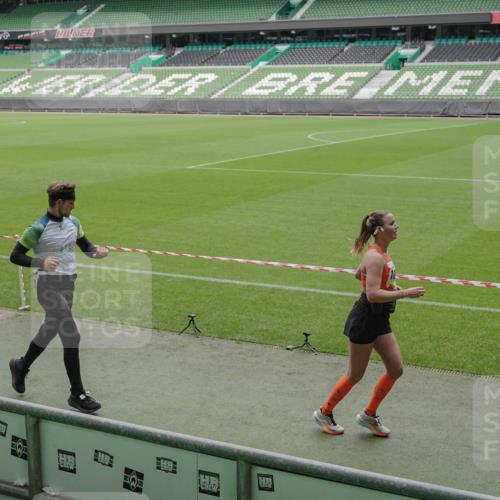 05.10.2025 - 20. swb-Marathon Bremen Michael Burmester http://msf.ph/oto/9233387 05.10.2025 10:31:23 Laufen im Stadion 7251, 9004, 9172, 9196, 9214, 9252, 9256, 9263, 9267, 9277, 9287, 9333, 9337, 9399, 9416, 9425, 9431, 9449, 9457, 9506, 9581, 9584, 9645, 9676, 9683, 9708, 9715, 9742, 9787, 9791, 9852, 9894, 9903, 9934, 10014, 10016, 10020, 10029, 10066, 10163, 10199, 10222, 10226, 10240, 10251, 10279, 10310, 10317, 10321, 10335, 10356, 10380, 10438, 10449, 10479, 10514, 10537, 10543, 10556, 10609, 10636, 10638, 10655, 10668, 10669, 10698, 10719, 10743, 7733, 9209, 9230, 9251, 9906 meine-sportfotos.de