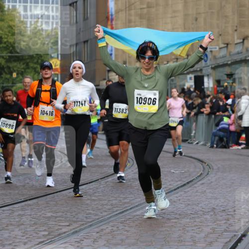 05.10.2025 - 20. swb-Marathon Bremen Strokosch-Dieckow http://msf.ph/oto/9233397 05.10.2025 10:53:44 Ziel 9494, 9934, 10020, 10416, 10696, 10906, 10966, 11141, 11383, 11445 meine-sportfotos.de