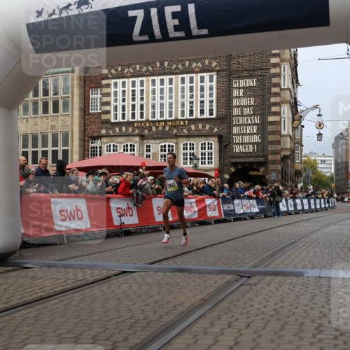 05.10.2025 - 20. swb-Marathon Bremen Yannick Fuchs http://msf.ph/oto/9233442 05.10.2025 10:34:29 Ziel 9851 meine-sportfotos.de