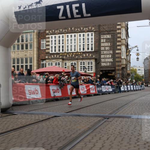 05.10.2025 - 20. swb-Marathon Bremen Yannick Fuchs http://msf.ph/oto/9233450 05.10.2025 10:34:29 Ziel 9851 meine-sportfotos.de