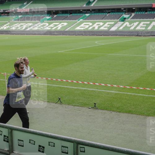 05.10.2025 - 20. swb-Marathon Bremen Michael Burmester http://msf.ph/oto/9233468 05.10.2025 10:31:26 Laufen im Stadion 7251, 9004, 9172, 9196, 9252, 9256, 9263, 9267, 9277, 9287, 9337, 9399, 9416, 9425, 9431, 9449, 9457, 9506, 9581, 9584, 9645, 9676, 9683, 9708, 9715, 9742, 9791, 9852, 9903, 9934, 10014, 10016, 10020, 10029, 10163, 10199, 10206, 10222, 10226, 10240, 10251, 10279, 10296, 10310, 10317, 10321, 10335, 10356, 10438, 10449, 10479, 10514, 10537, 10543, 10609, 10636, 10638, 10655, 10668, 10669, 10698, 10719, 10743, 7733, 9214, 9230, 9251 meine-sportfotos.de