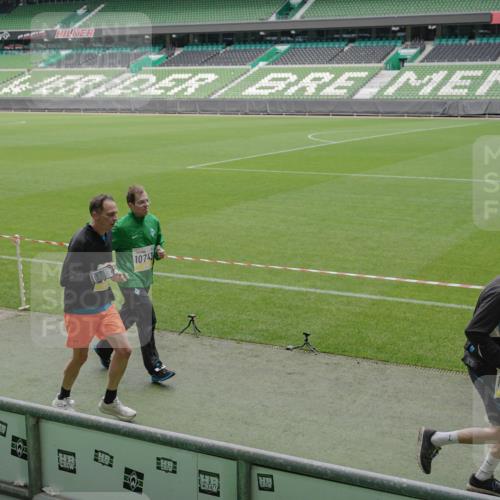 05.10.2025 - 20. swb-Marathon Bremen Michael Burmester http://msf.ph/oto/9233520 05.10.2025 10:31:27 Laufen im Stadion 7251, 8888, 9004, 9172, 9196, 9252, 9256, 9263, 9267, 9277, 9287, 9337, 9399, 9416, 9425, 9431, 9449, 9457, 9506, 9581, 9584, 9645, 9676, 9683, 9708, 9715, 9742, 9791, 9852, 9903, 9934, 10014, 10016, 10020, 10029, 10163, 10199, 10206, 10222, 10226, 10240, 10279, 10296, 10310, 10317, 10321, 10335, 10356, 10438, 10449, 10479, 10514, 10537, 10543, 10609, 10636, 10638, 10655, 10668, 10669, 10698, 10719, 10743, 9214, 9230, 9251 meine-sportfotos.de