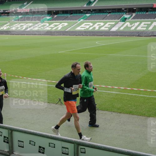 05.10.2025 - 20. swb-Marathon Bremen Michael Burmester http://msf.ph/oto/9233535 05.10.2025 10:31:28 Laufen im Stadion 7251, 8888, 9004, 9172, 9196, 9226, 9252, 9256, 9263, 9267, 9277, 9287, 9337, 9399, 9416, 9425, 9431, 9449, 9457, 9506, 9581, 9584, 9645, 9676, 9683, 9708, 9715, 9742, 9791, 9852, 9903, 9934, 10014, 10016, 10020, 10029, 10163, 10199, 10206, 10222, 10226, 10240, 10279, 10296, 10310, 10317, 10321, 10335, 10356, 10438, 10449, 10479, 10514, 10537, 10543, 10609, 10636, 10638, 10655, 10668, 10669, 10698, 10719, 10743, 9214, 9230, 9251 meine-sportfotos.de