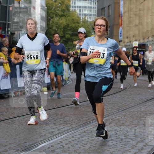05.10.2025 - 20. swb-Marathon Bremen Strokosch-Dieckow http://msf.ph/oto/9233581 05.10.2025 10:53:56 Ziel 9313, 9456, 9520, 9548, 9701, 9807, 9835, 10046, 10075, 10163, 10484, 10616, 10785, 11152, 11339, 11533, 11593 meine-sportfotos.de