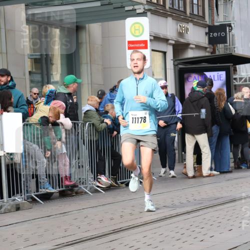 05.10.2025 - 20. swb-Marathon Bremen Strokosch-Dieckow http://msf.ph/oto/9233670 05.10.2025 10:42:28 Ziel 9524, 10045, 10592, 10624, 11178, 11640, 9524, 10045, 10592, 10624, 11178, 11640 meine-sportfotos.de