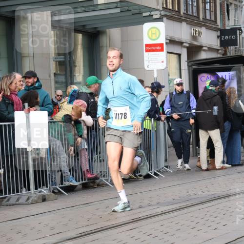 05.10.2025 - 20. swb-Marathon Bremen Strokosch-Dieckow http://msf.ph/oto/9233679 05.10.2025 10:42:28 Ziel 9524, 10045, 10592, 10624, 11178, 11640, 9524, 10045, 10592, 10624, 11178, 11640 meine-sportfotos.de