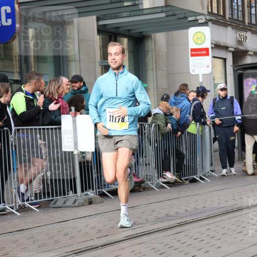 05.10.2025 - 20. swb-Marathon Bremen Strokosch-Dieckow http://msf.ph/oto/9233689 05.10.2025 10:42:29 Ziel 9524, 10045, 10592, 10624, 11178, 11640, 9524, 10045, 10592, 10624, 11178, 11640 meine-sportfotos.de