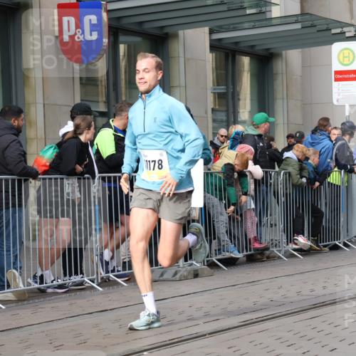 05.10.2025 - 20. swb-Marathon Bremen Strokosch-Dieckow http://msf.ph/oto/9233700 05.10.2025 10:42:29 Ziel 9524, 10045, 10592, 10624, 11178, 11640, 9524, 10045, 10592, 10624, 11178, 11640 meine-sportfotos.de