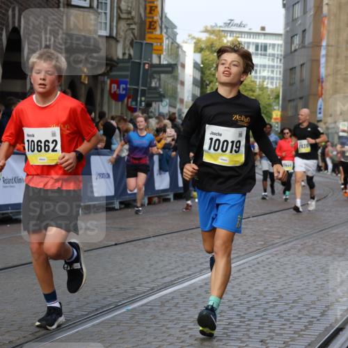 05.10.2025 - 20. swb-Marathon Bremen Strokosch-Dieckow http://msf.ph/oto/9233755 05.10.2025 10:54:07 Ziel 9402, 9520, 9807, 9900, 9935, 10019, 10533, 10631, 10662, 11151, 11203, 11303, 11347, 11432, 11449 meine-sportfotos.de