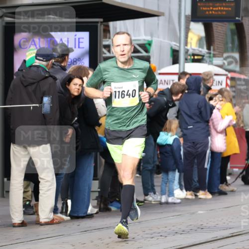 05.10.2025 - 20. swb-Marathon Bremen Strokosch-Dieckow http://msf.ph/oto/9233788 05.10.2025 10:42:33 Ziel 9302, 9524, 9558, 10045, 10624, 10961, 11640, 9302, 9524, 9558, 10045, 10624, 10961, 11640 meine-sportfotos.de