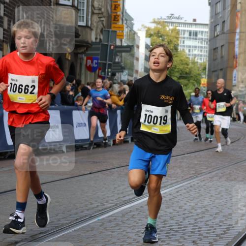 05.10.2025 - 20. swb-Marathon Bremen Strokosch-Dieckow http://msf.ph/oto/9233796 05.10.2025 10:54:07 Ziel 9402, 9520, 9807, 9900, 9935, 10019, 10533, 10631, 10662, 11151, 11203, 11303, 11347, 11432, 11449 meine-sportfotos.de