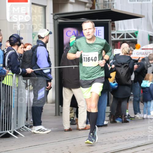 05.10.2025 - 20. swb-Marathon Bremen Strokosch-Dieckow http://msf.ph/oto/9233808 05.10.2025 10:42:34 Ziel 9302, 9524, 9558, 10045, 10624, 10961, 11476, 11640, 9302, 9524, 9558, 10045, 10624, 10961, 11476, 11640 meine-sportfotos.de