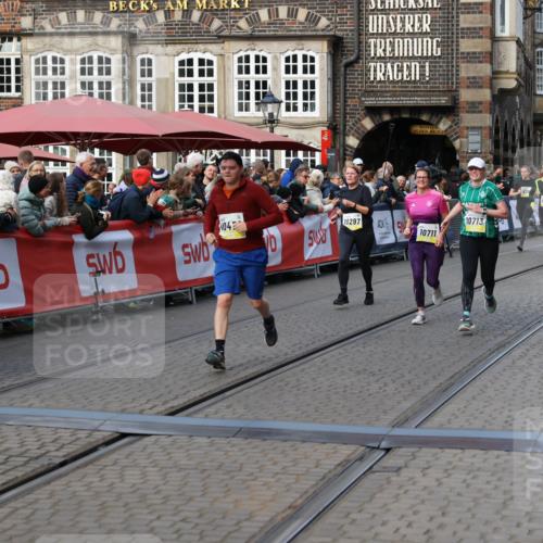 05.10.2025 - 20. swb-Marathon Bremen Yannick Fuchs http://msf.ph/oto/9233884 05.10.2025 11:03:46 Ziel 7199, 9486, 9940, 10213, 10297, 10478, 10711, 10713, 11522, 11589 meine-sportfotos.de