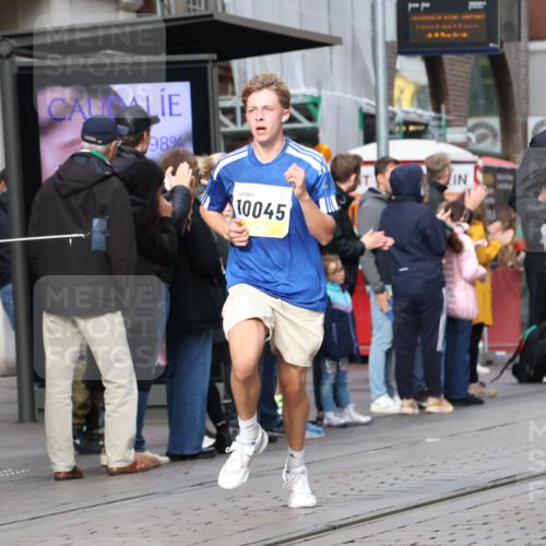 05.10.2025 - 20. swb-Marathon Bremen Strokosch-Dieckow http://msf.ph/oto/9233956 05.10.2025 10:42:44 Ziel 9006, 9302, 9558, 10045, 10474, 10541, 10553, 10624, 10961, 10979, 11304, 11476, 11640, 9006, 9302, 9558, 10045, 10474, 10541, 10553, 10624, 10961, 10979, 11304, 11476, 11640 meine-sportfotos.de
