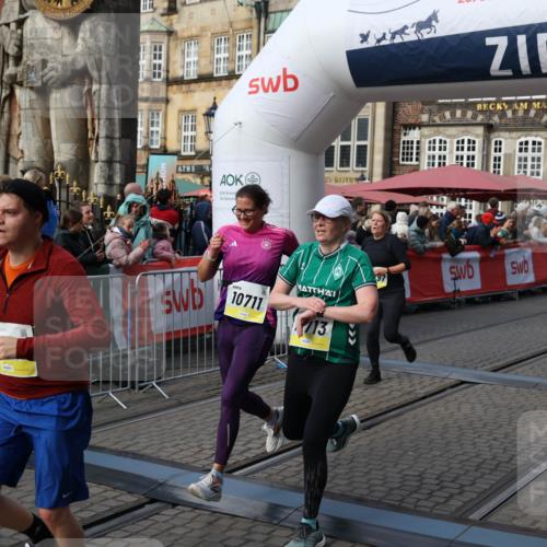 05.10.2025 - 20. swb-Marathon Bremen Yannick Fuchs http://msf.ph/oto/9233977 05.10.2025 11:03:49 Ziel 9315, 9940, 10213, 10297, 10478, 10603, 10604, 10711, 10713, 11589 meine-sportfotos.de