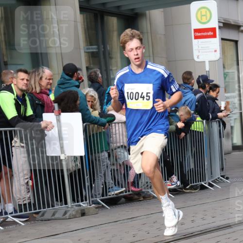 05.10.2025 - 20. swb-Marathon Bremen Strokosch-Dieckow http://msf.ph/oto/9233978 05.10.2025 10:42:46 Ziel 9006, 9302, 9558, 10045, 10474, 10541, 10553, 10624, 10961, 10979, 11304, 11476, 9006, 9302, 9558, 10045, 10474, 10541, 10553, 10624, 10961, 10979, 11304, 11476 meine-sportfotos.de