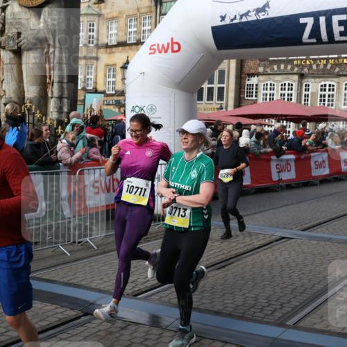 05.10.2025 - 20. swb-Marathon Bremen Yannick Fuchs http://msf.ph/oto/9233985 05.10.2025 11:03:49 Ziel 9315, 9940, 10213, 10297, 10478, 10603, 10604, 10711, 10713, 11589 meine-sportfotos.de