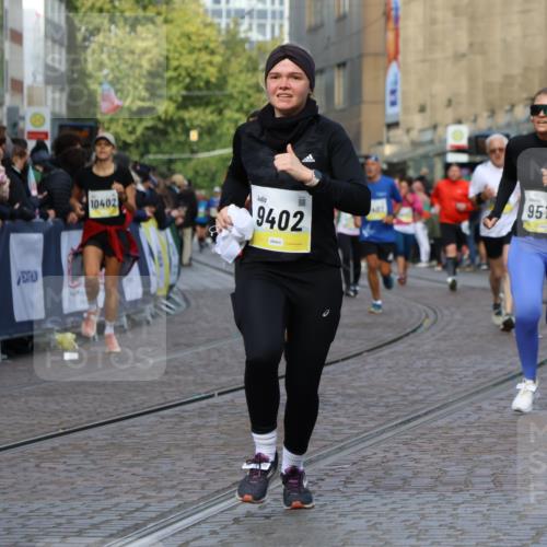 05.10.2025 - 20. swb-Marathon Bremen Strokosch-Dieckow http://msf.ph/oto/9234034 05.10.2025 10:54:13 Ziel 9402, 9574, 9900, 9935, 10234, 10402, 10533, 10915, 11203, 11449 meine-sportfotos.de
