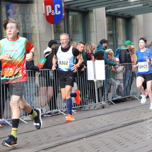 05.10.2025 - 20. swb-Marathon Bremen Strokosch-Dieckow http://msf.ph/oto/9234044 05.10.2025 10:42:52 Ziel 9006, 9302, 9558, 9967, 10045, 10474, 10541, 10553, 10961, 10979, 11304, 11476, 9006, 9302, 9558, 9967, 10045, 10474, 10541, 10553, 10961, 10979, 11304, 11476 meine-sportfotos.de