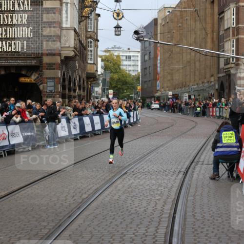 05.10.2025 - 20. swb-Marathon Bremen Yannick Fuchs http://msf.ph/oto/9234069 05.10.2025 10:34:54 Ziel 10410 meine-sportfotos.de