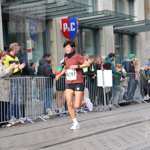 05.10.2025 - 20. swb-Marathon Bremen Strokosch-Dieckow http://msf.ph/oto/9234088 05.10.2025 10:42:54 Ziel 9006, 9302, 9558, 9967, 10474, 10541, 10553, 10961, 10979, 11304, 11476, 9006, 9302, 9558, 9967, 10474, 10541, 10553, 10961, 10979, 11304, 11476 meine-sportfotos.de