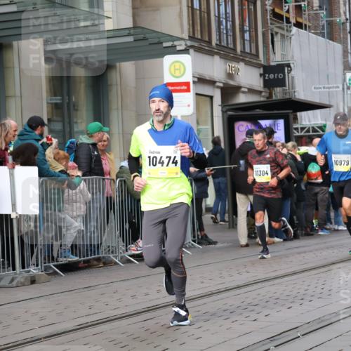 05.10.2025 - 20. swb-Marathon Bremen Strokosch-Dieckow http://msf.ph/oto/9234128 05.10.2025 10:42:56 Ziel 9006, 9302, 9558, 9967, 10474, 10541, 10553, 10961, 10979, 11304, 11476, 9006, 9302, 9558, 9967, 10474, 10541, 10553, 10961, 10979, 11304, 11476 meine-sportfotos.de
