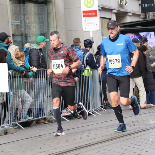05.10.2025 - 20. swb-Marathon Bremen Strokosch-Dieckow http://msf.ph/oto/9234152 05.10.2025 10:42:57 Ziel 9006, 9967, 10474, 10541, 10553, 10961, 10979, 11304, 11476, 9006, 9967, 10474, 10541, 10553, 10961, 10979, 11304, 11476 meine-sportfotos.de