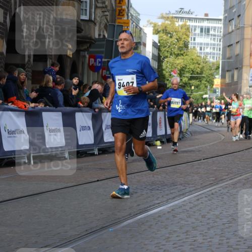 05.10.2025 - 20. swb-Marathon Bremen Strokosch-Dieckow http://msf.ph/oto/9234193 05.10.2025 10:54:23 Ziel 9392, 9407, 9633, 10032, 10097, 10810, 10915, 11040, 11271 meine-sportfotos.de