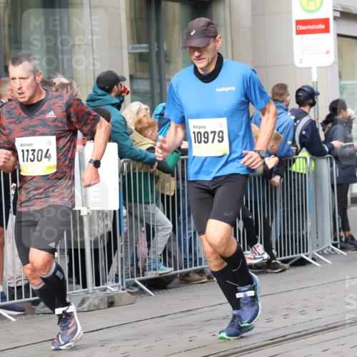 05.10.2025 - 20. swb-Marathon Bremen Strokosch-Dieckow http://msf.ph/oto/9234195 05.10.2025 10:42:58 Ziel 9006, 9967, 10474, 10541, 10553, 10961, 10979, 11304, 11476, 9006, 9967, 10474, 10541, 10553, 10961, 10979, 11304, 11476 meine-sportfotos.de