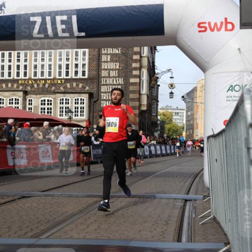 05.10.2025 - 20. swb-Marathon Bremen Yannick Fuchs http://msf.ph/oto/9234269 05.10.2025 11:04:07 Ziel 9241, 9379, 9398, 9571, 10106, 10205, 10265, 10271, 10551, 11183, 11609 meine-sportfotos.de