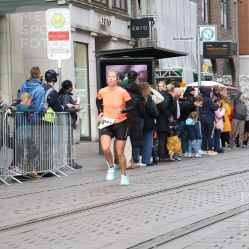 05.10.2025 - 20. swb-Marathon Bremen Strokosch-Dieckow http://msf.ph/oto/9234270 05.10.2025 10:43:06 Ziel 9545, 9967, 10304, 10541, 11304, 9545, 9967, 10304, 10541, 11304 meine-sportfotos.de
