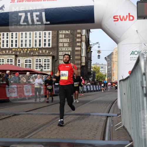 05.10.2025 - 20. swb-Marathon Bremen Yannick Fuchs http://msf.ph/oto/9234279 05.10.2025 11:04:07 Ziel 9241, 9379, 9398, 9571, 10106, 10205, 10265, 10271, 10551, 11183, 11609 meine-sportfotos.de