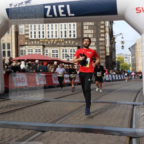05.10.2025 - 20. swb-Marathon Bremen Yannick Fuchs http://msf.ph/oto/9234297 05.10.2025 11:04:07 Ziel 9241, 9379, 9398, 9571, 10106, 10205, 10265, 10271, 10551, 11183, 11609 meine-sportfotos.de