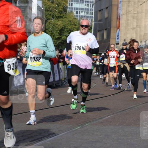 05.10.2025 - 20. swb-Marathon Bremen Strokosch-Dieckow http://msf.ph/oto/9234325 05.10.2025 10:54:28 Ziel 9367, 9392, 9633, 10032, 10097, 10178, 10296, 10768, 10810, 11045, 11089, 11271 meine-sportfotos.de