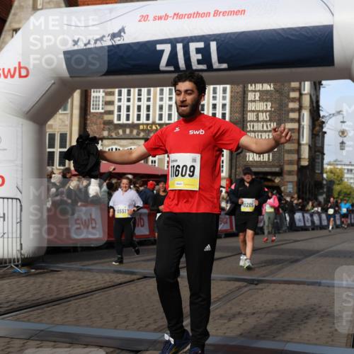 05.10.2025 - 20. swb-Marathon Bremen Yannick Fuchs http://msf.ph/oto/9234341 05.10.2025 11:04:08 Ziel 9379, 9398, 10205, 10265, 10271, 10551, 11183, 11609 meine-sportfotos.de