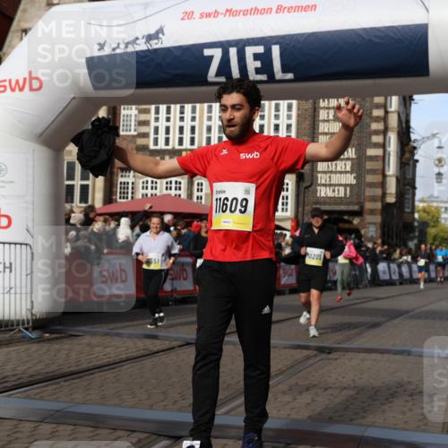 05.10.2025 - 20. swb-Marathon Bremen Yannick Fuchs http://msf.ph/oto/9234358 05.10.2025 11:04:09 Ziel 7123, 9398, 10205, 10265, 10271, 10551, 11183, 11609 meine-sportfotos.de
