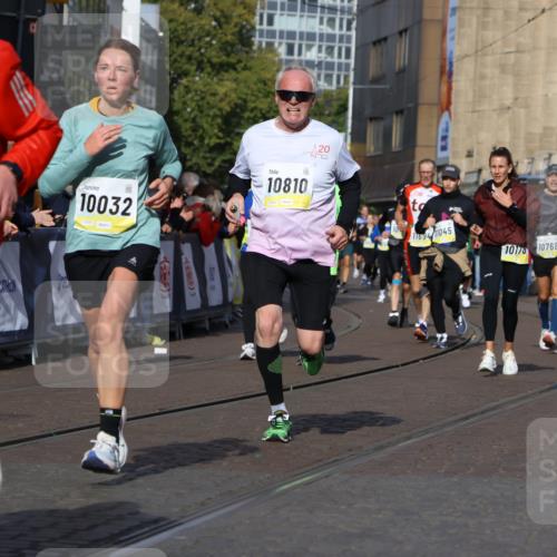 05.10.2025 - 20. swb-Marathon Bremen Strokosch-Dieckow http://msf.ph/oto/9234394 05.10.2025 10:54:28 Ziel 9367, 9392, 9633, 10032, 10097, 10178, 10296, 10768, 10810, 11045, 11089, 11271 meine-sportfotos.de