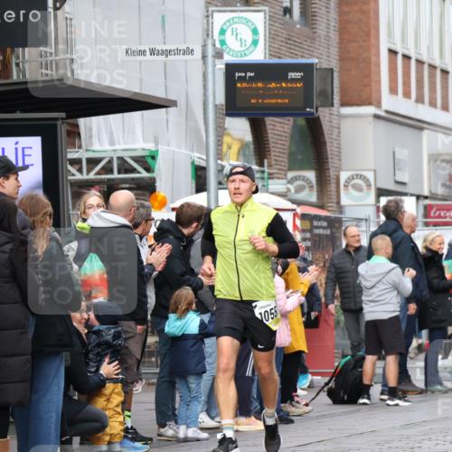 05.10.2025 - 20. swb-Marathon Bremen Strokosch-Dieckow http://msf.ph/oto/9234432 05.10.2025 10:43:28 Ziel 9170, 9270, 9865, 10304, 10559, 11256, 11683, 9170, 9270, 9865, 10304, 10559, 11256, 11683 meine-sportfotos.de