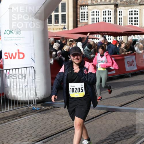 05.10.2025 - 20. swb-Marathon Bremen Yannick Fuchs http://msf.ph/oto/9234450 05.10.2025 11:04:12 Ziel 7123, 9275, 9398, 10205, 10551, 11183, 11609, 11611 meine-sportfotos.de
