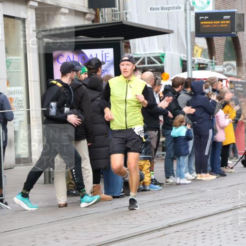 05.10.2025 - 20. swb-Marathon Bremen Strokosch-Dieckow http://msf.ph/oto/9234465 05.10.2025 10:43:29 Ziel 9170, 9270, 9865, 10559, 11256, 11683, 9170, 9270, 9865, 10559, 11256, 11683 meine-sportfotos.de