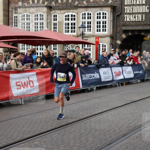 05.10.2025 - 20. swb-Marathon Bremen Yannick Fuchs http://msf.ph/oto/9234483 05.10.2025 10:35:17 Ziel 10476, 11443 meine-sportfotos.de