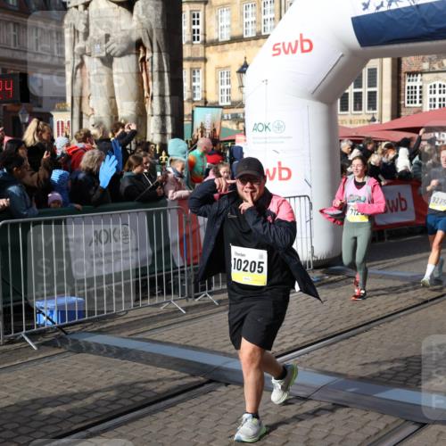 05.10.2025 - 20. swb-Marathon Bremen Yannick Fuchs http://msf.ph/oto/9234509 05.10.2025 11:04:13 Ziel 7123, 7789, 9275, 9398, 10205, 10551, 11183, 11609, 11611 meine-sportfotos.de
